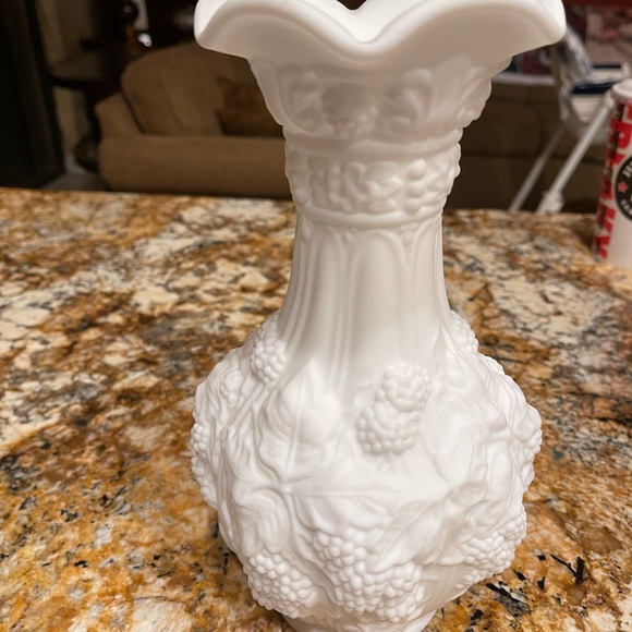 Vintage White Imperial Doeskin Satin Glass Loganberry Cluster Vase